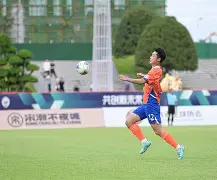 关于南京蓝鹏客场大胜甘肃全兴，提升积分榜排名的信息